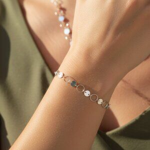 "Elegant & Trendy Bracelet, A Perfect Gift for Women, Thoughtful, EVCH1635